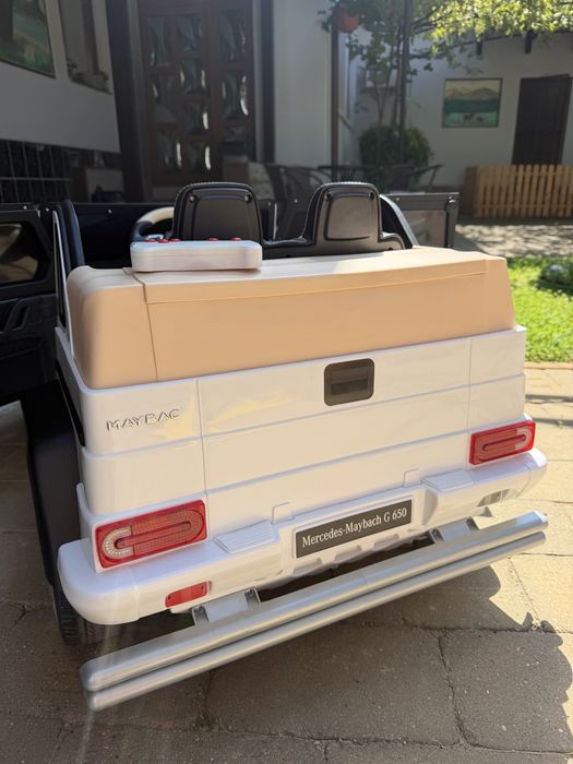 Masina electrica mercedes maybach G 650