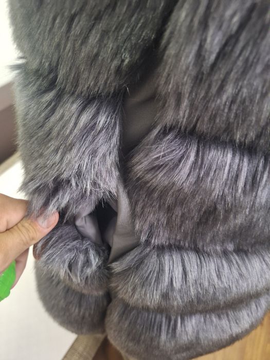 Vestă pufoasă de blană artificială gri