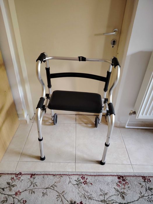 Cadru de mers cu două roți, reglabil și rabatabil, usor