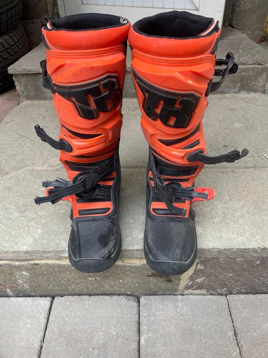 Продам детские мотоботы