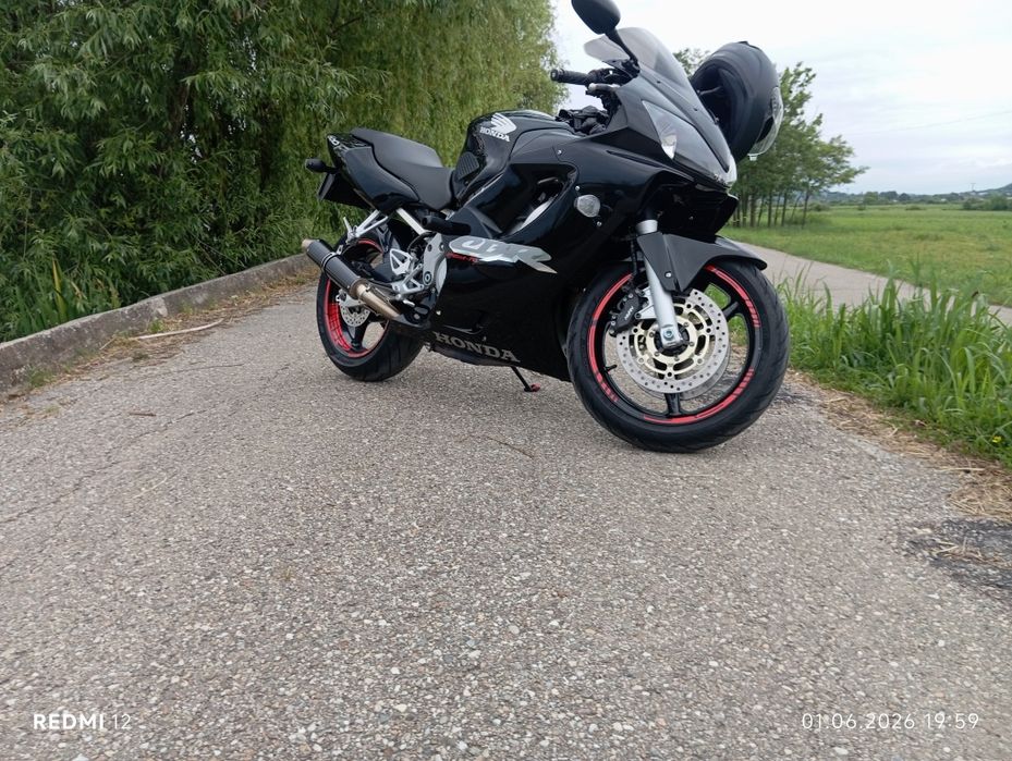 Vând Honda CBR f4i