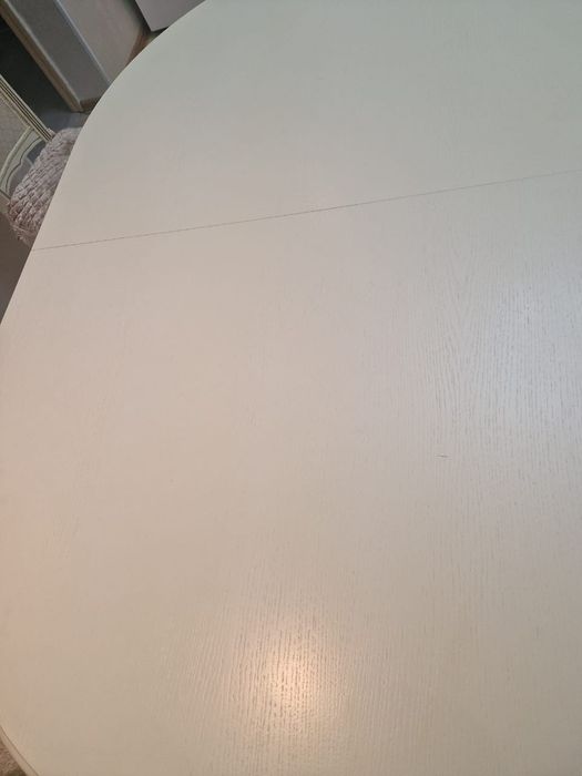 Стол   бежевый хороший