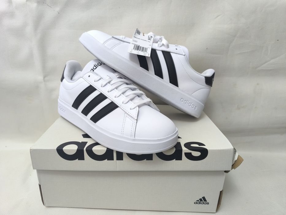 Новые кроссовки Adidas ,оригинал.