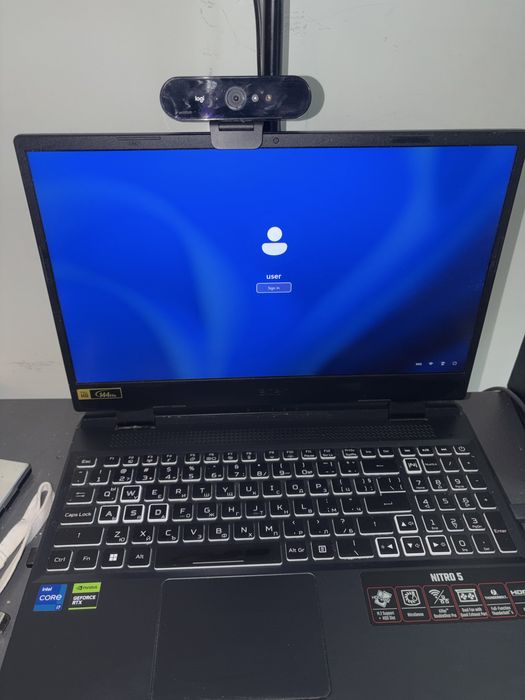 Лоптоп Acer Nitro 5 + уеб камера Logitech