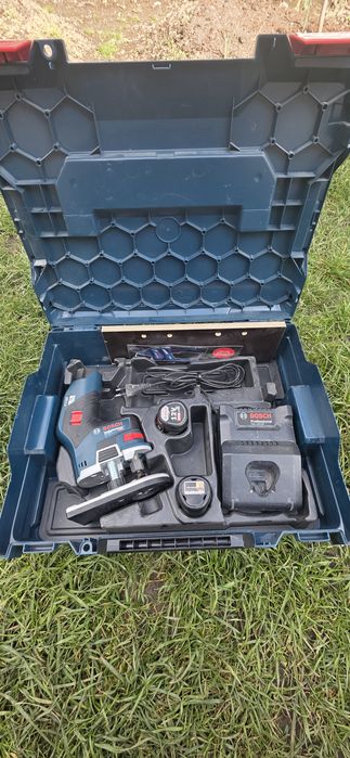 Freză bosch 12v 8