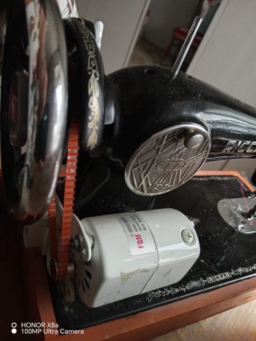 Швейная машина продается