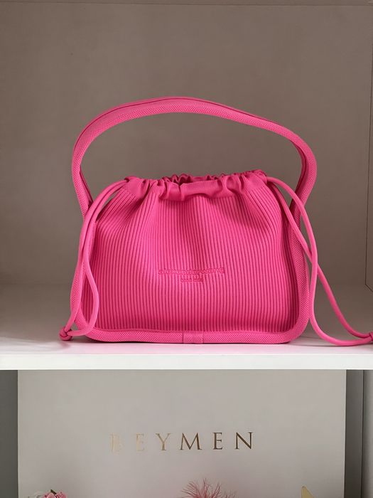 Продам сумочку от Alexander Wang