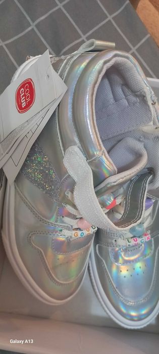 Vand adidas tip gheata pentru fete marimea 34 Model Cool Club