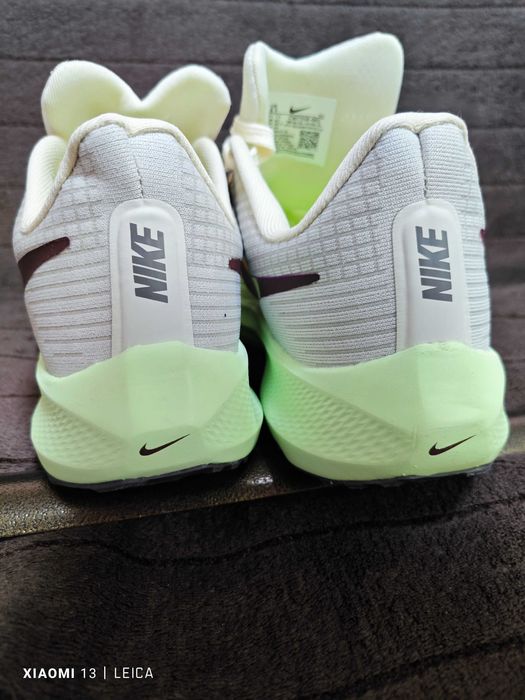 Продам кроссовки Nike