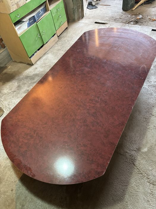 Большой стол для гостей