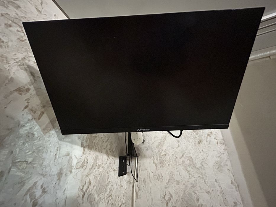 Монитор 100герц с кранштейном