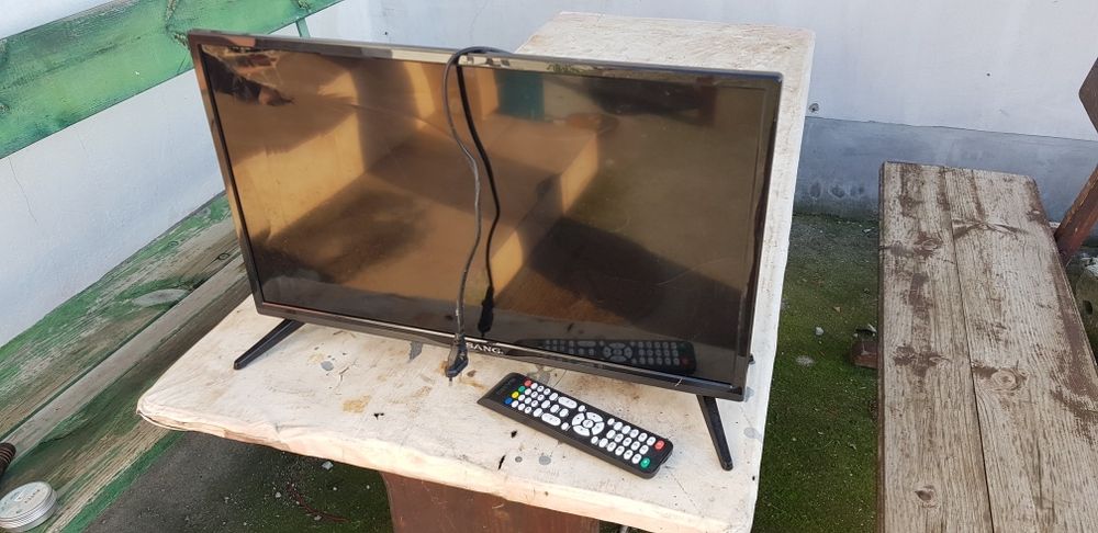 Телевизор SANG 24" счупен дисплей