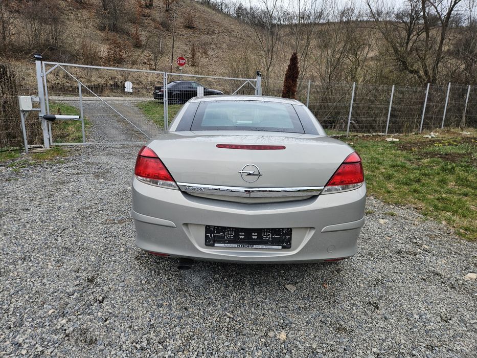 Vand Opel Astra H TwinTop 2010 1.6Benzina Euro 5 Cabrio