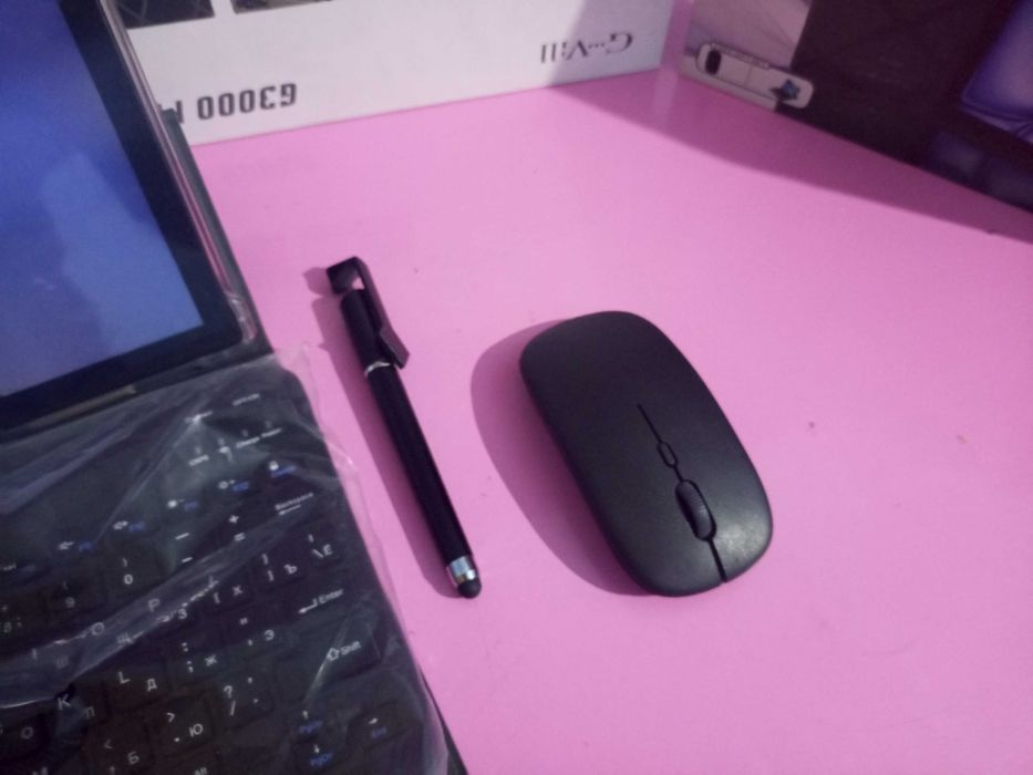 Планшет G3000  с чехлом, клавиатурой, мышкой и 512 G памяти