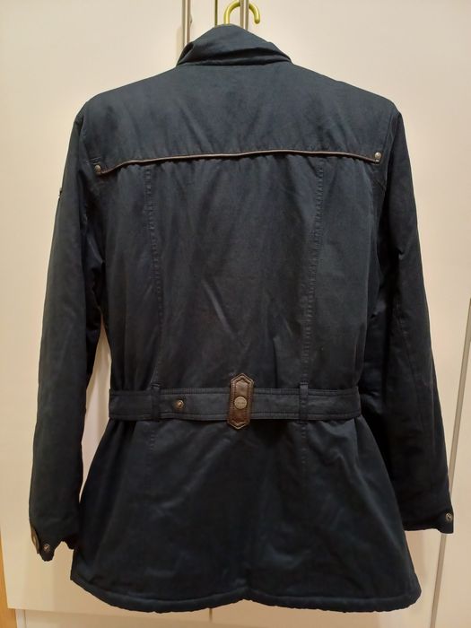 Продавам дамско яке, размер М,