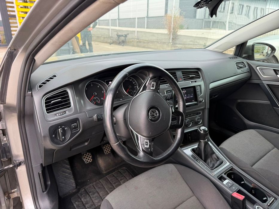 Dezmembrez Vw golf 7 Gri - lb7w hatchback 1.6 tdi CLHA volan stanga