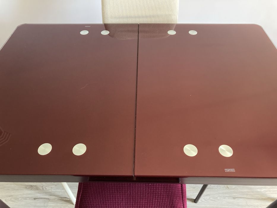 Трапезна маса и столове