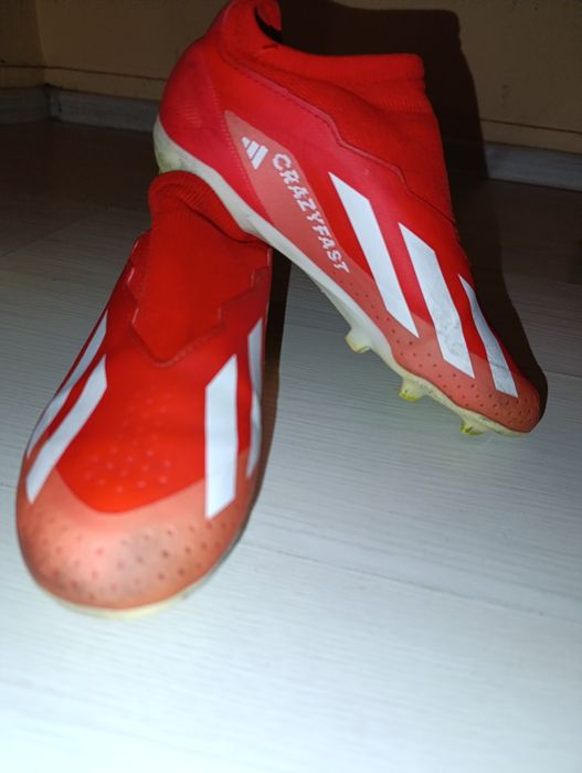 Детски футболни бутонки