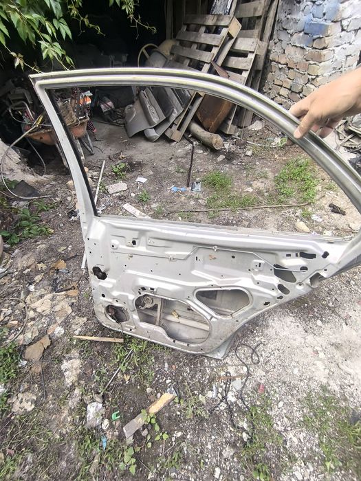 Mercedes 210 дверь
