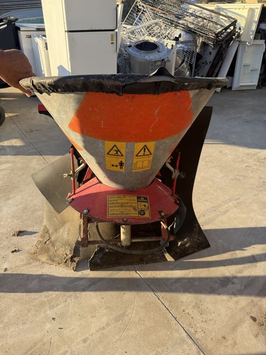 Разпръсквач за Сол и Пясък