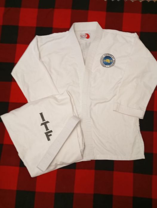 Форма для тэквандо itf шлем и перчатки