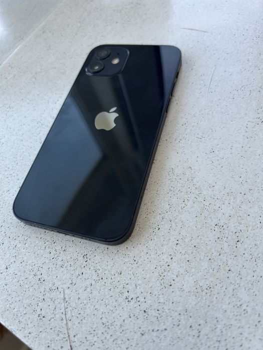 iPhone 12 nou putin folosit