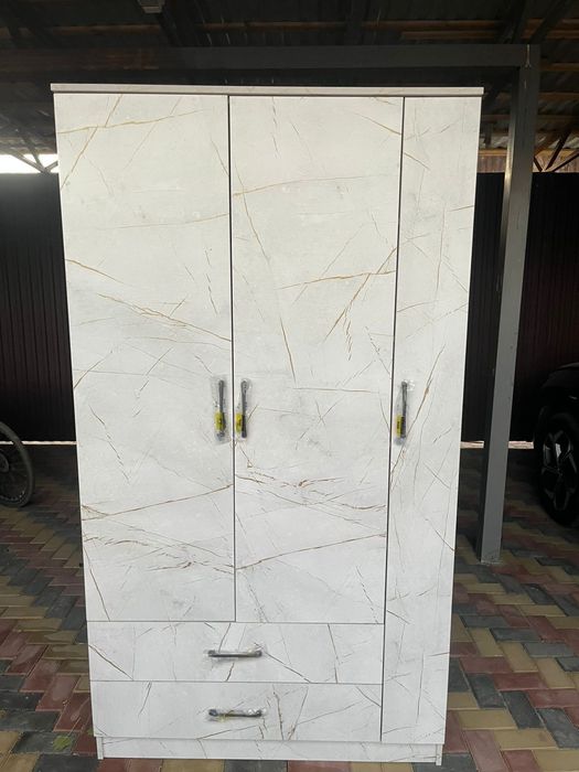 Шкаф 2-х дверный новый с боковыми полками