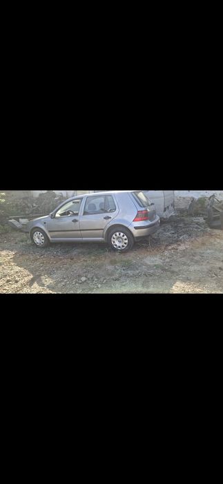 Dezmembrez golf 4 1.6 benzină.  Toate piesele disponibile