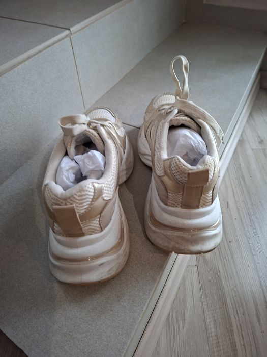 Дамски маратонки златно