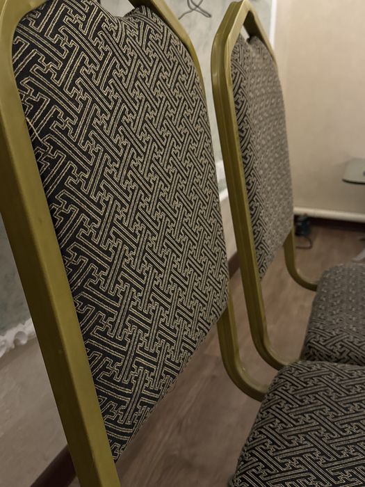 Продам стулья гостевые