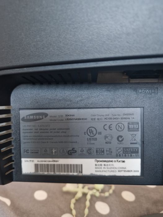 Vând Monitor funcțional fără unitate și cablu de încărcare...