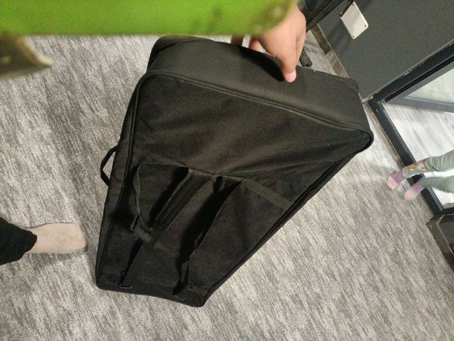 Vând husa de korg pa 1000 pa 700 .600 și restul care au 5 octave