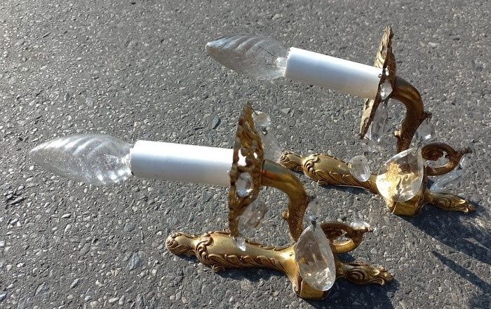 Eleganta pereche de aplice din bronz în stil francez și elemente din c