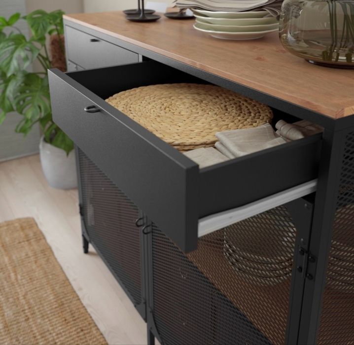Продаю шкаф-витрину IKEA ФЬЕЛЛЬБО