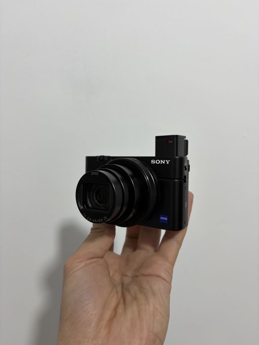 Продам Sony RX100M7