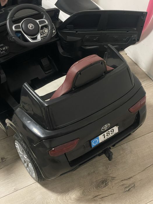 Детская машинка электрическая