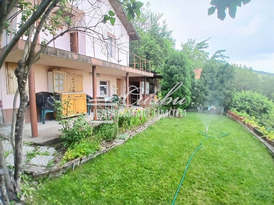 Двуетажна тухлена вила - местност ЧАШКА