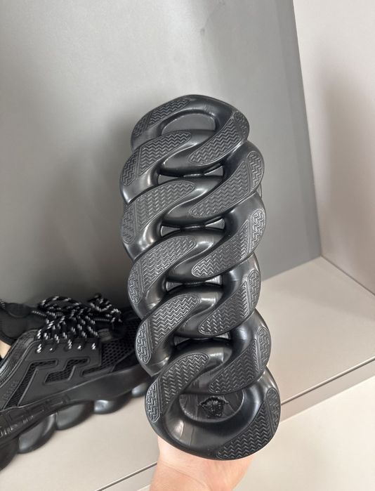 Versace chain reaction