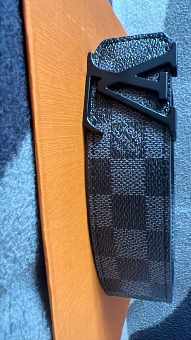 vand curele Louis Vuitton