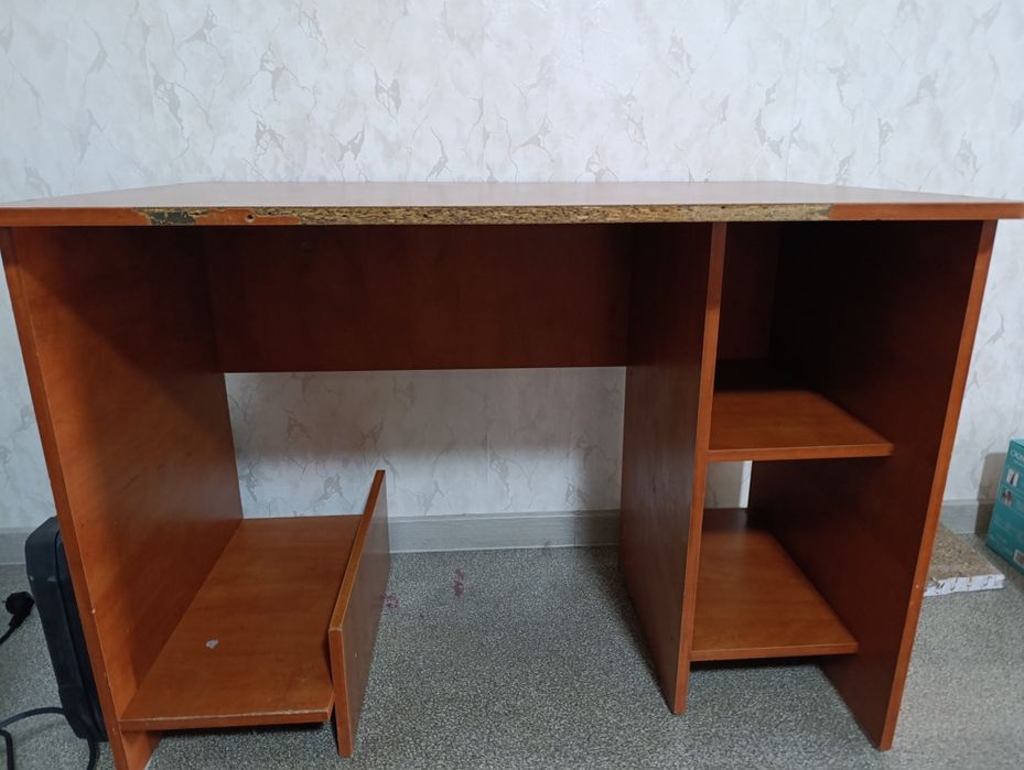 Продам компьютерный стол