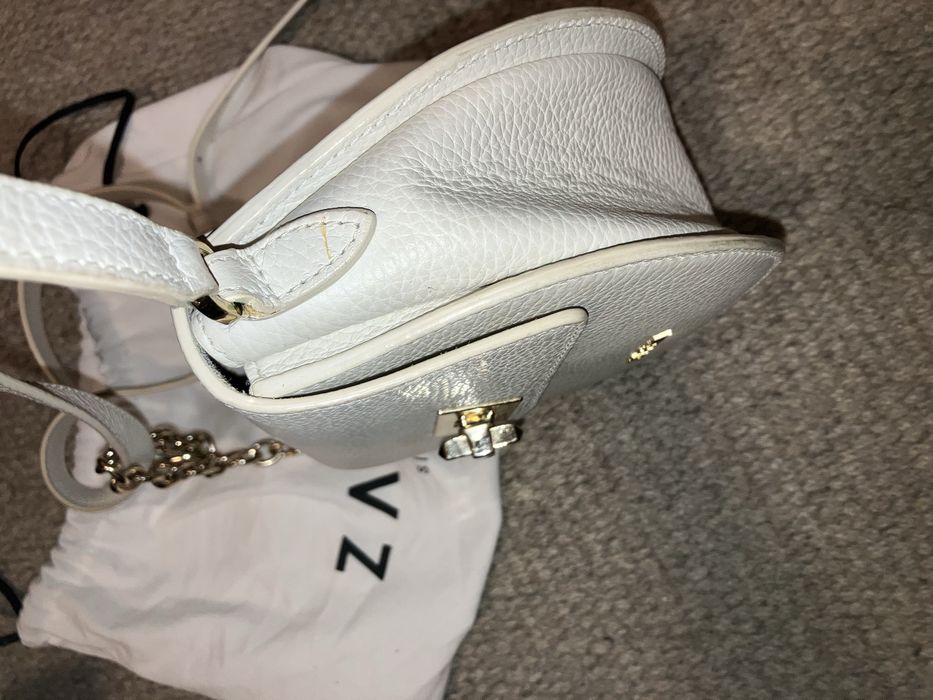 Чанти естествена кожа валентино и черна 20 евро за двете