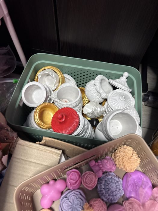 Diferite vase din praf ceramic si nu numai