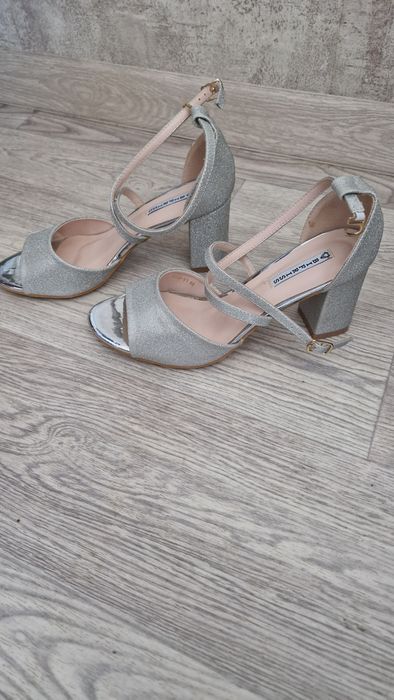 Босоножки жен р40 серебро