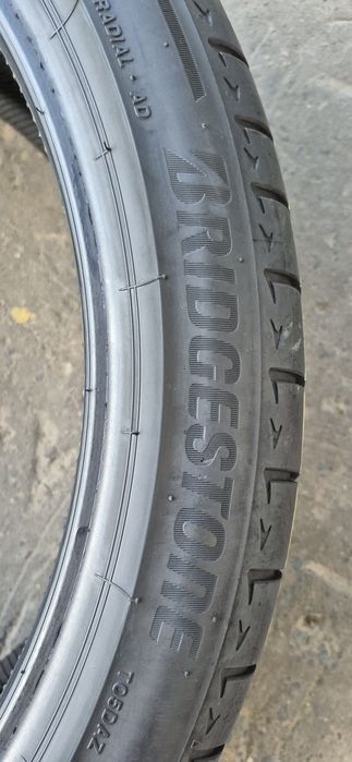 2 anvelope vara Bridgestone 285/35/22,dot 2022.Pretul este pe bucata.