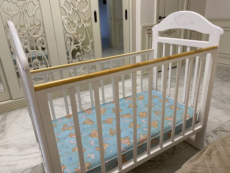 Детская кровать белого цвета