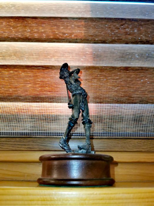 Фигура бронз играч на голф скулптура бронз дърво зелен плюш колекция