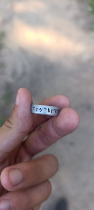 продам кольцо с рунами