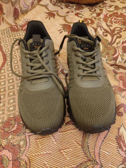 Продам кроссовки