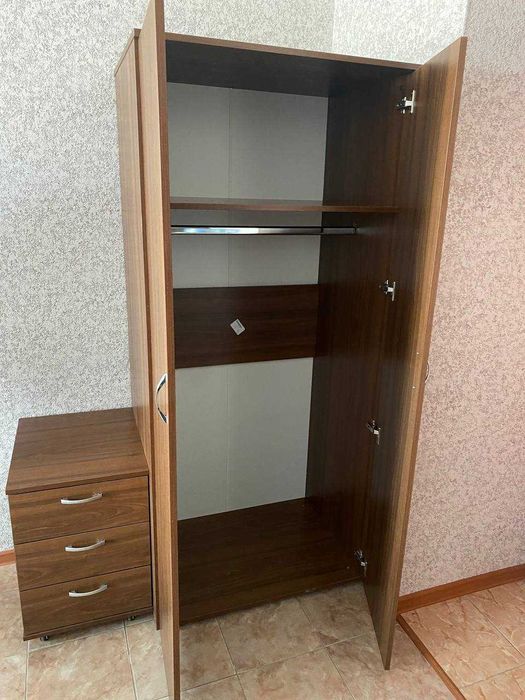 Шкаф плательный в цвете Орех