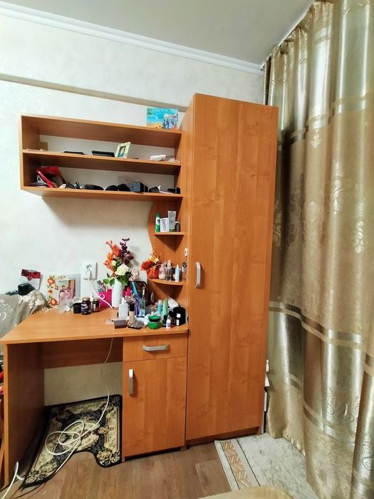 Продам стол и шкаф пенал 13000